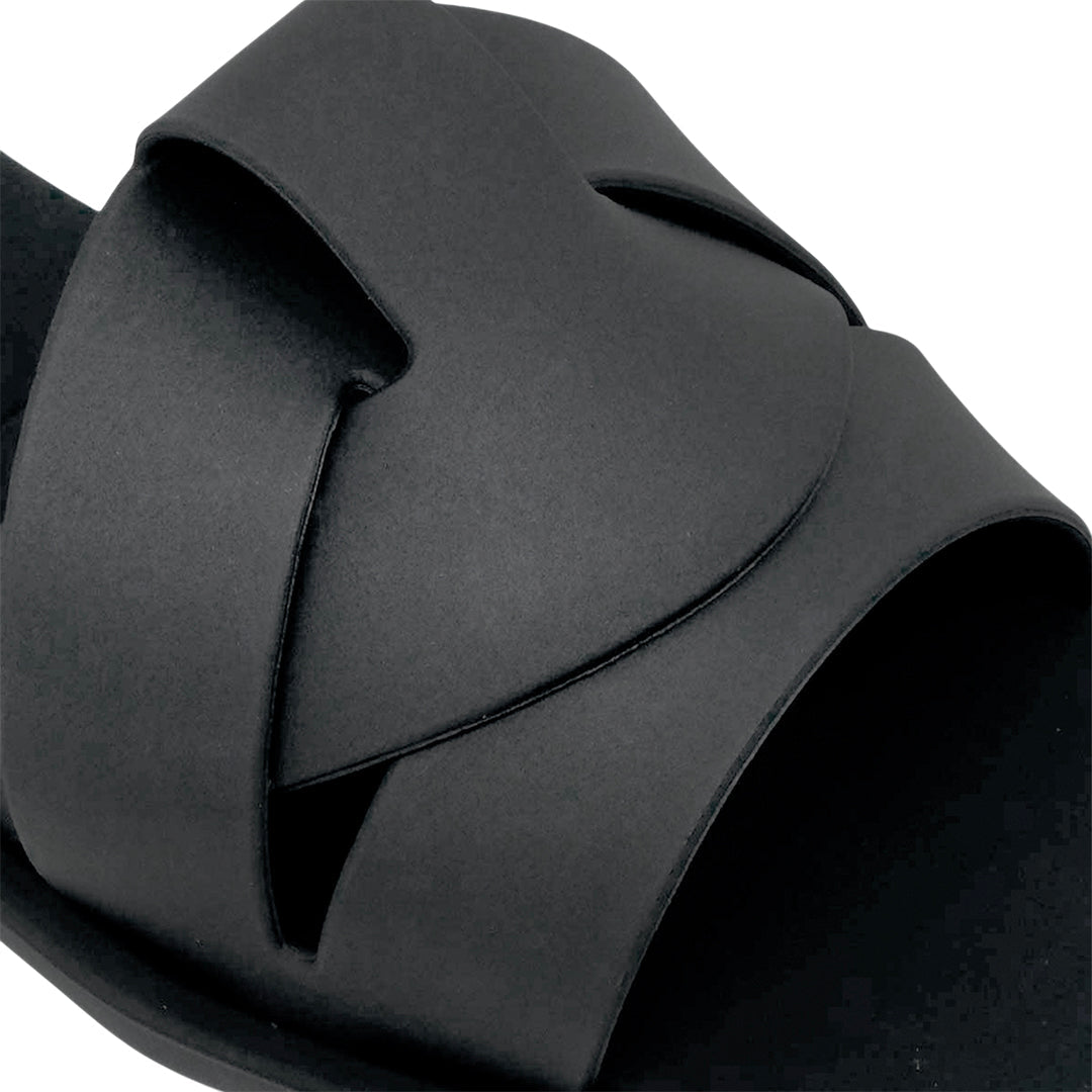 Sandalias flats Nina para mujer color negro